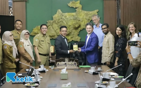 Thumbnail Targetkan Nol Persen Kemiskinan Ekstrem di 2026, Pemkab Bandung Sambut Baik Pendampingan BRAC International