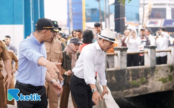 Thumbnail Bupati Bandung Sidak Lokasi Banjir Jalan Dengdek Sayati, Bakal Dibangun Embung 2 Hektare