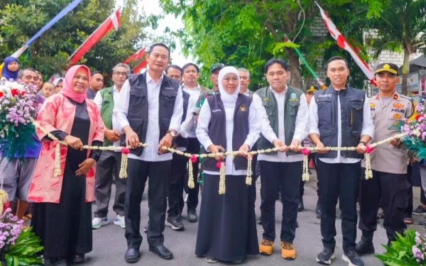 Thumbnail Khofifah Wujudkan Mimpi Jadi Nyata! Jalan Mulus Miru-Jugo Kini Surga Bagi Petani Lamongan