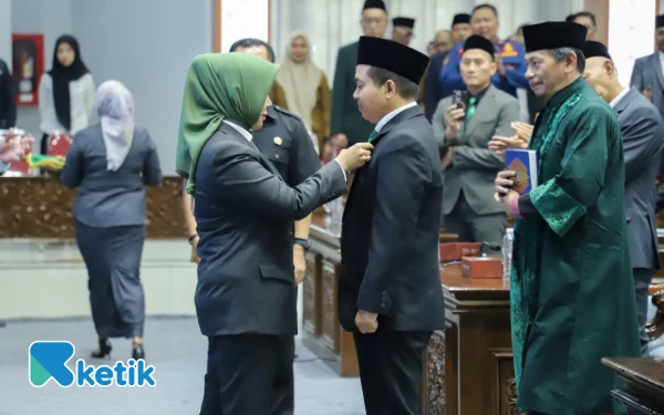 Thumbnail Anggota DPRD Kabupaten Bandung Fraksi PKB PAW Khoiril Anwar Resmi Dilantik