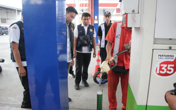Diduga BBM Jenis Pertalite Pertamina Bermasalah, Polisi Sidak SPBU Tuban