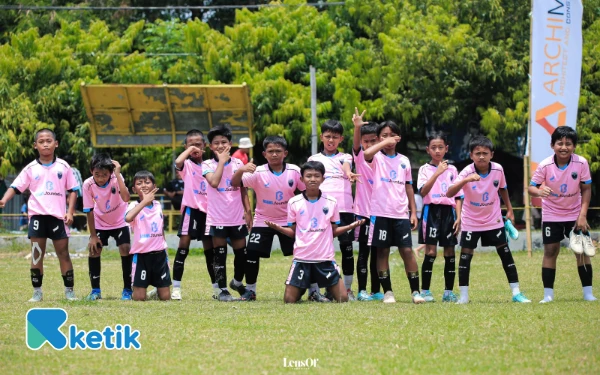 Thumbnail Berita - SSB Ambassador Madiun Ukir Prestasi, Juara 1 di Indonesia Muda Cup