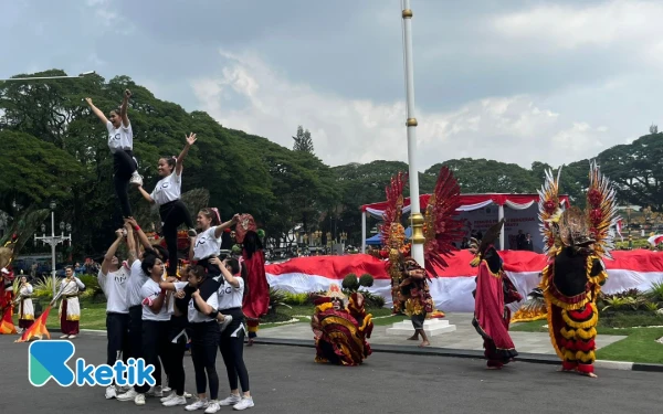 Thumbnail Semakin Dekat dengan Budaya, Peringatan Hari Sumpah Pemuda Kota Malang Diwarnai Pertunjukan Seni