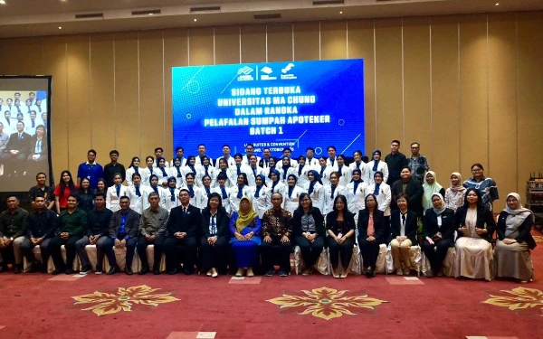 Thumbnail Lulus 100 Persen, Universitas Ma Chung Lahirkan Apoteker Baru