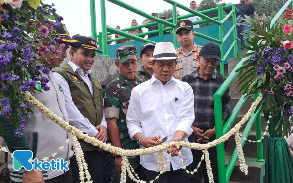 Thumbnail Berita - Resmikan JPO Lamajang, Bupati Bandung: Peninggian Jembatan Solusi Tekan Banjir