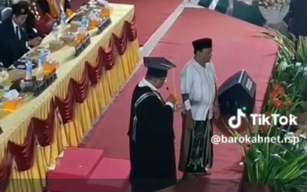 Thumbnail Berita - Pemilik BarokahNet Sumbang Rp250 Juta untuk Universitas Annuqayah saat Wisuda ke-27