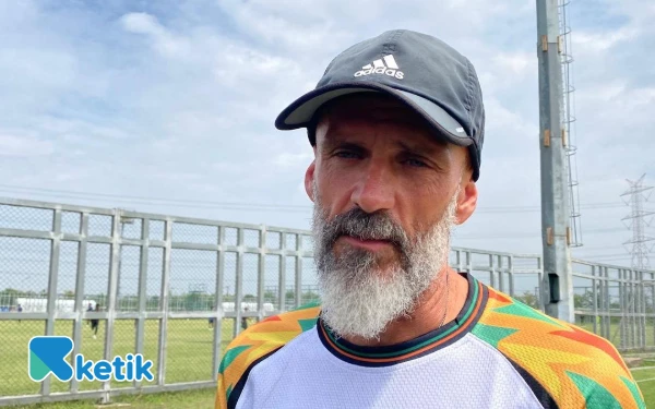 Thumbnail Eduardo Perez Asah Finishing dan Pertahanan Jelang Pertandingan Persebaya vs Persis