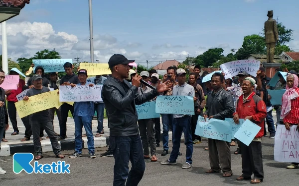 Thumbnail Berita - Negara Kalah dari Mafia Tanah? Ampera Blitar Ledakkan Ultimatum di Depan Kantor Bupati