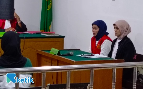 Thumbnail Ibu Empat Anak di Palembang Didakwa Jual Sabu dan Ekstasi, Mengaku karena Desakan Hidup