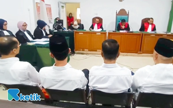 Thumbnail Harnojoyo dan Alex Noerdin Cs Didakwa Korupsi Rp137 Miliar di Proyek Pasar Cinde Palembang