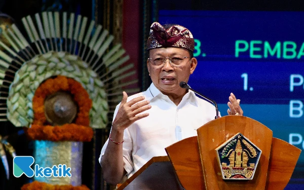 Thumbnail Berita - Gubernur Koster Ajak Pelaku Pariwisata Wujudkan Bali Berbasis Budaya Berkualitas dan Bermartabat