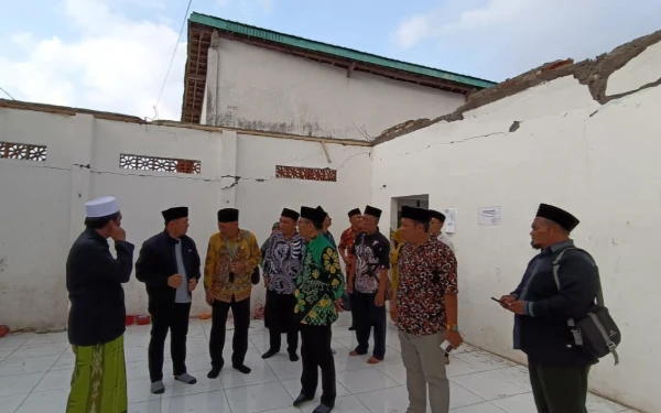 Thumbnail Atap Ambruk dan Santri Terjatuh, Kemenag Beri Pendampingan Dua Pesantren Jawa Timur