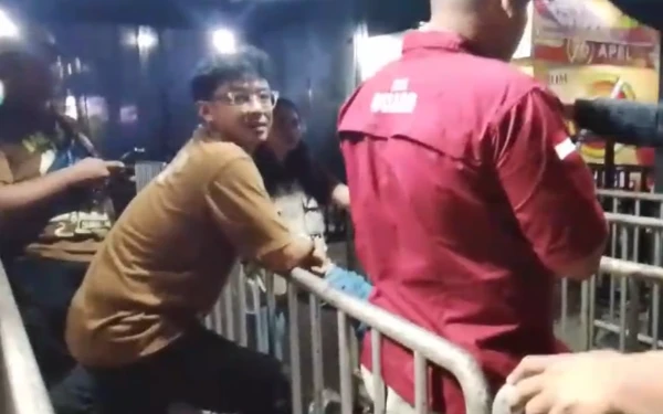 Thumbnail Berita - Waduh! Wartawan Diadang Panitia di Konser Denny Caknan Pemalang, Ahli Hukum: Langgar UU Pers