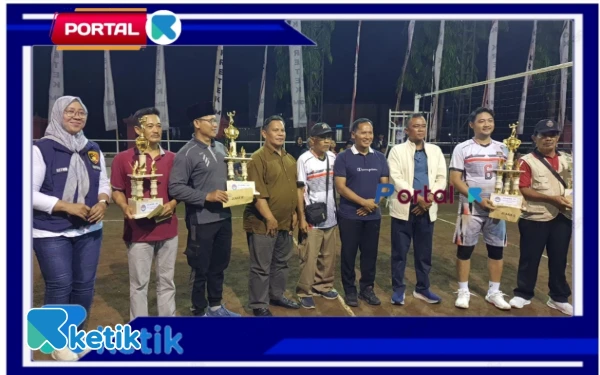 Thumbnail Berita - Sendang Sabet Juara di PPDI Cup 2025 Tulungagung, Wabup Baharudin Tekankan Kekompakan dan Sportivitas