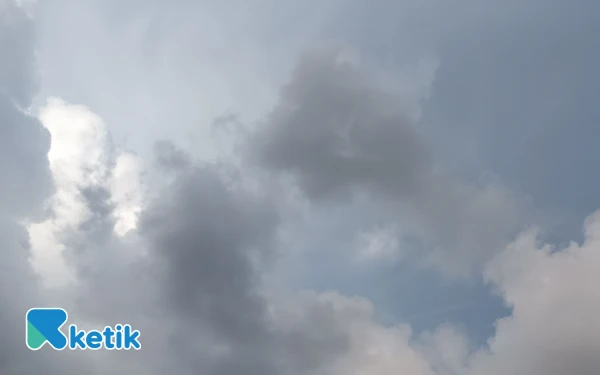 Thumbnail Cuaca Kota Surabaya 3 November 2025 Diprakirakan Hujan Ringan, Kota Pasuruan Berawan