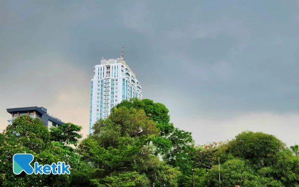 Thumbnail Cuaca Kota Jakarta 3 November 2025 Diprakirakan Hujan Ringan, Ambon Cerah Berawan