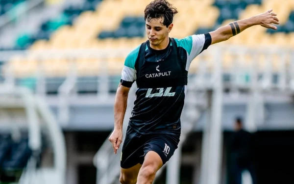 Thumbnail Genap Catatkan 100 Laga di Persebaya, Bruno Moreira: Ini Bukan Akhir, tapi Awal Baru!