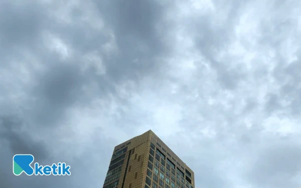 Thumbnail Kota Surabaya dan Jember Diguyur Hujan Ringan 4 November 2025, Cek Info Cuaca Jawa Timur