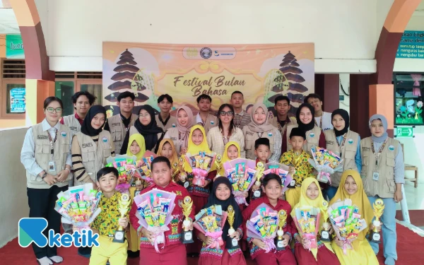 Thumbnail Berita - Semarak Bulan Bahasa, KKN-T Unesa dan SDN Warugunung Mojokerto Gelar Festival Edukatif