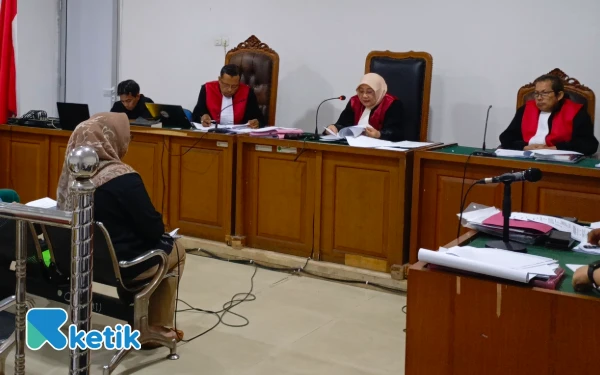 Thumbnail Hakim Tegur Saksi RS Hermina dalam Sidang Korupsi Dana PMI: Jangan Beri Keterangan Palsu