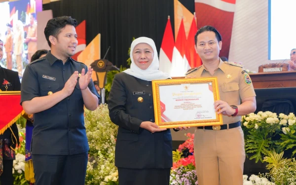 Thumbnail Ekonomi Jatim Melesat! Ini Rahasia Khofifah Kawal MBG dan KDKMP Sukseskan PSN