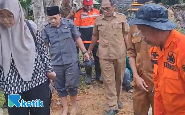 Usai Longsor Renggut 4 Nyawa, Ketua DPRD dan Bupati Trenggalek Gerak Cepat Tinjau Desa Depok