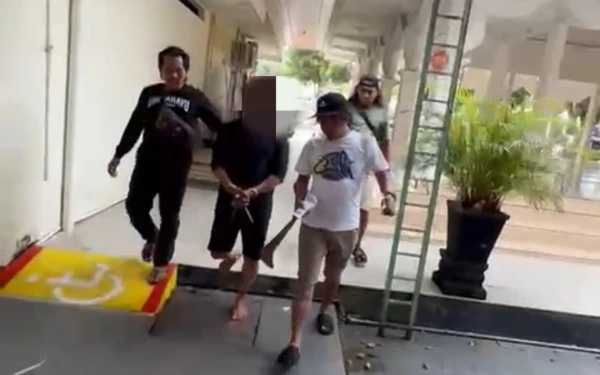 Thumbnail Berita - Diduga Soal Asmara, Pria di Tuban Tewas Bersimbah Darah Dibacok Tetangganya