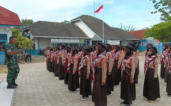 Thumbnail Berita - Bentengi Generasi Muda, Koramil 02/Taman di Pemalang Berikan Wasbang bagi Pelajar SMP