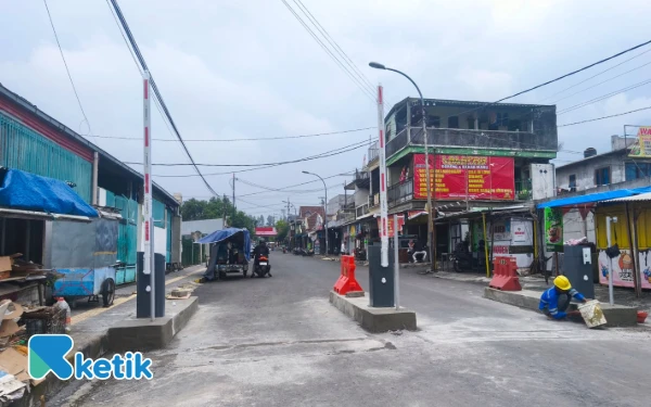 Thumbnail Pemasangan Gate Parkir Alun-alun Kota Batu Mulai Dikerjakan