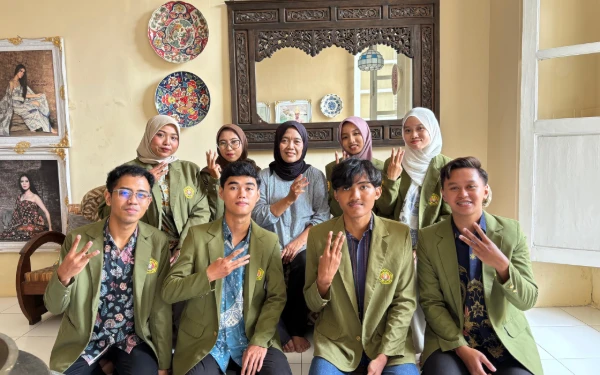 Thumbnail Berita - Keren! Mahasiswa Fasilkom UPN Veteran Jatim Bantu UMKM Batik Go Digital Lewat Program Bridgepreneur