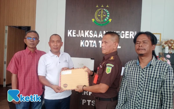 Thumbnail Berita - Dugaan Kongkalikong Parkir RSUD Kardinah Tegal, Tokoh Masyarakat Melapor ke Kejaksaan