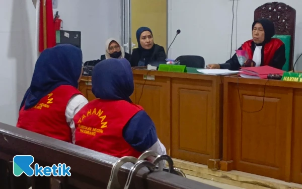 Thumbnail Ribut Saat Antre Pasar Murah, Ibu dan Anak di Palembang Dituntut 2 Bulan Penjara