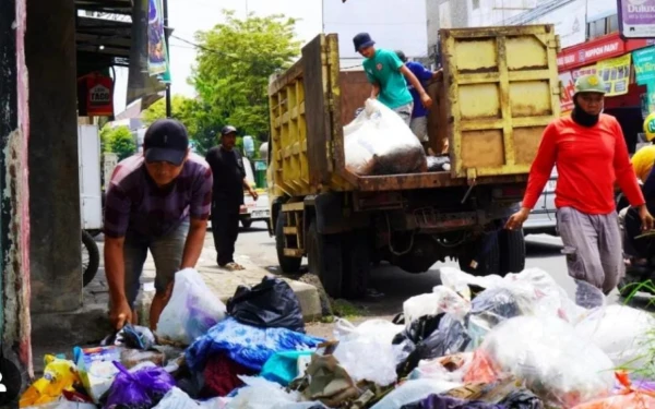 Thumbnail Berita - Edukasi Berhasil Tekan Volume Sampah di TPA  Degayu Pekalongan Jadi 70 Ton per Hari
