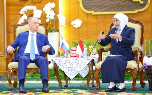 Thumbnail Khofifah dan Penasihat Presiden Rusia Bahas Penguatan Kerja Sama Maritim dan Pendidikan di Jatim
