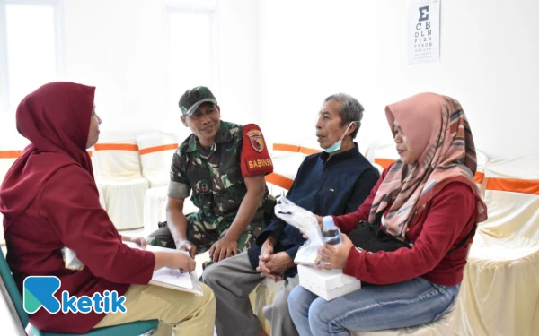 Thumbnail Kodim 0818 Gelar Operasi Katarak Gratis, Puluhan Lansia Kembali Dapat Melihat dengan Jelas