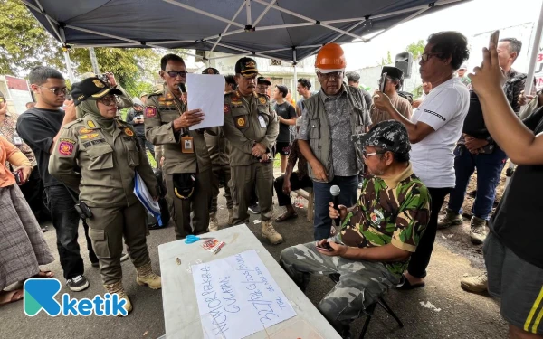 Thumbnail Digugat Warga, Pembongkaran Tembok untuk Jalan Tembus Griya Shanta Ditunda!