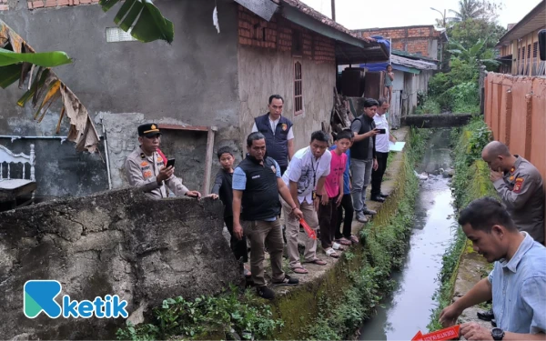 Thumbnail Tragis! Siswa SMP di Palembang Tewas di Parit Belakang Sekolah Saat Jam Istirahat