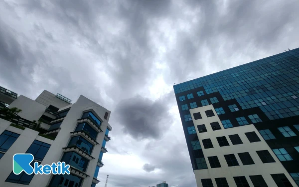 Thumbnail Cuaca Kota Medan 7 November 2025 Hujan Ringan, Mataram Cerah