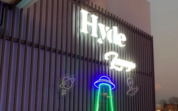 Thumbnail Hyde Cafe Malang: Nongkrong Asyik, WFC Nyaman, Menu Kreatif! Ini Alasan Kamu Harus ke Sini!
