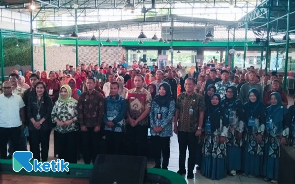 Thumbnail Berita - Sosialisasi MBG Bersama Mitra Kerja, DPR RI Teti Tegaskan SPPG Tidak Memenuhi Standar Dilarang Beroperasi