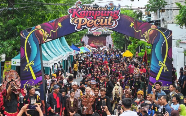 Thumbnail Berita - Wali Kota Mbak Vinanda Bangga Kediri Punya Festival Kampung Pecut: Harus Jadi Agenda Tahunan!
