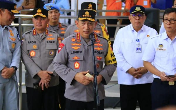 Thumbnail Kondisi Terduga Pelaku Membaik, Polri Buru Jejak Digital 'Paham Tertentu' Ungkap Motif Ledakan SMAN 72