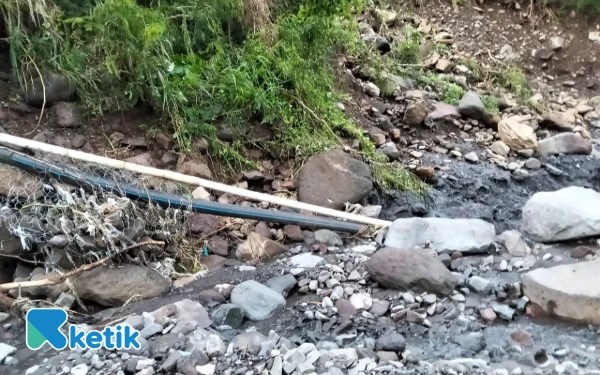 Thumbnail Berita - Pipa PDAM Putus Dihantam Banjir Bandang, 7.500 Warga Bumiayu Krisis Air Bersih