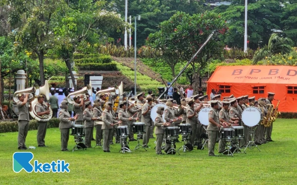 Thumbnail Meriah dan Penuh Semangat! Korsik Satpol PP Jatim Warnai Upacara Hari Pahlawan 2025