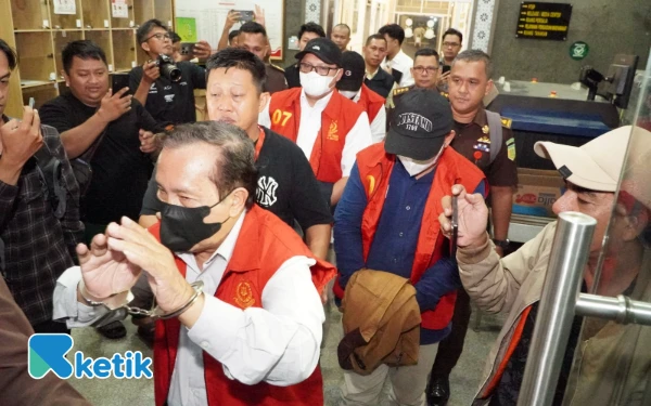 Thumbnail Kejati Sumsel Tetapkan 6 Tersangka Kasus Kredit Macet Triliunan Rupiah di Bank Milik Negara