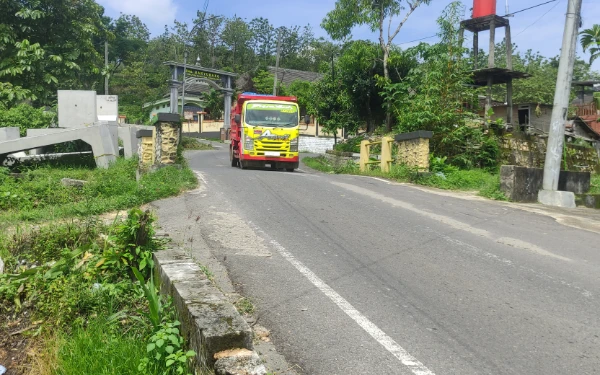 Thumbnail Berita - Pembongkaran Jembatan Jomblang Tuban, Jalan Singgahan-Montong Ditutup Sementara 24 Jam