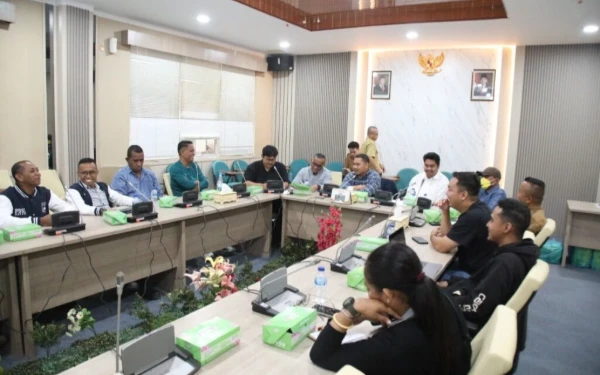 Thumbnail Berita - Rival Pribadi Terima Audiensi Askot PSSI Batam, Dorong Pengembangan Sepakbola Kota