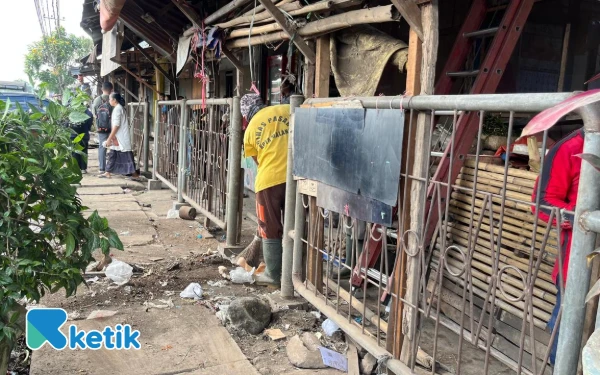 Thumbnail Progres 15 Persen, Pedagang Pasar Gadang Patungan Bangun Lapak Sementara