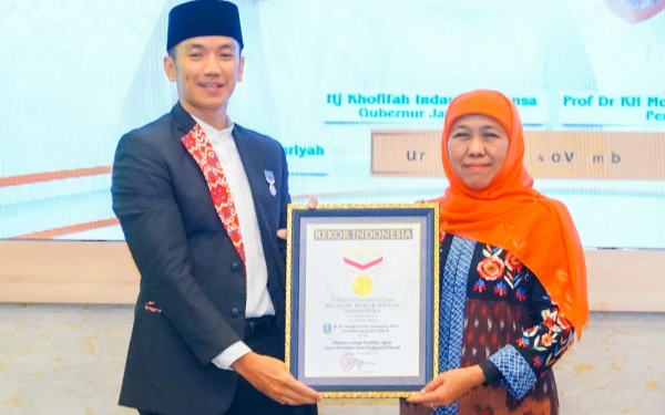 Thumbnail Indahnya Pertunjukan Drone Pesantren Al Yasmin Berujung Rekor MURI, Khofifah Dibuat Kagum