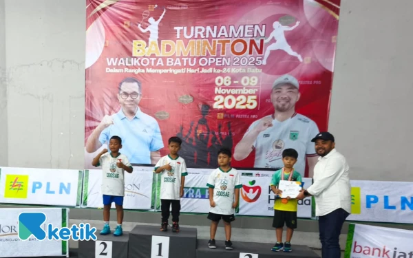 Thumbnail Sejumlah Atlet Sesalkan Kecilnya Uang Pembinaan Juara Bulutangkis Wali Kota Batu Open